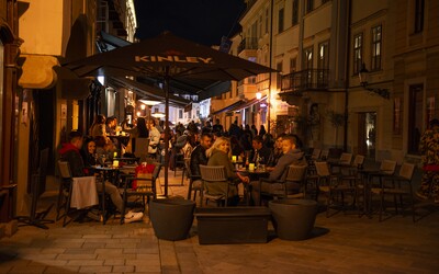 V Bratislave chcú obmedziť nočný život. Po desiatej večer majú byť terasy zatvorené, všetky kluby zatvoria naraz
