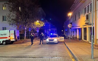 V Bratislavě došlo ke střelbě, dva lidé zemřeli. Útočník je na útěku