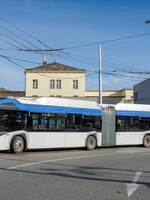 V Bratislave pribudnú nové gigantické trolejbusy. Sú najdlhšie na svete, vážia 40 ton a merajú 24 metrov