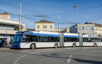 V Bratislave pribudnú nové gigantické trolejbusy. Sú najdlhšie na svete, vážia 40 ton a merajú 24 metrov