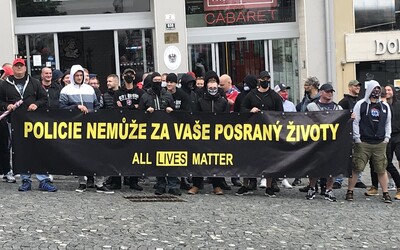 V Brně demonstrovali podporovatelé i odpůrci hnutí Black Lives Matter. Proslovy proti rasismu kazil pokřik a pískot