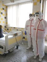 V Česku byli první tři lidé vyléčeni z nákazy koronavirem