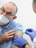 V Česku bylo proti koronaviru první dávkou očkováno přes 150 000 lidí, registrační systém čekají změny
