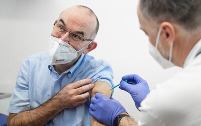 V Česku bylo proti koronaviru první dávkou očkováno přes 150 000 lidí, registrační systém čekají změny
