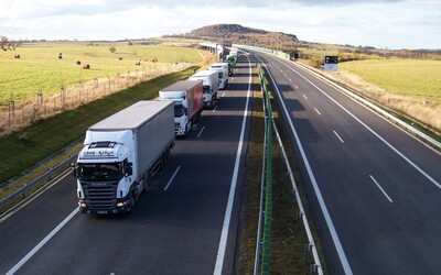 V Česku chtějí zakázat jízdy kamionů po celou neděli
