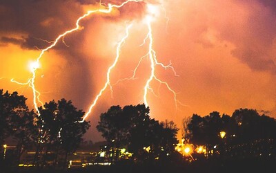 V Česku hrozí bouřky, varují meteorologové. Výstraha platí po celém území