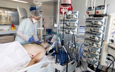 V Česku je nyní více hospitalizovaných v těžkém stavu, než byl na jaře nejvyšší celkový počet nakažených v nemocnicích