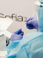 V Česku přibylo 732 případů nákazy koronavirem. Je to nejvyšší číslo od května