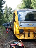 V Česku sa zrazili dva osobné vlaky. Hlásia niekoľko mŕtvych a desiatky zranených