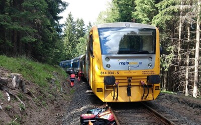 V Česku sa zrazili dva osobné vlaky. Hlásia niekoľko mŕtvych a desiatky zranených