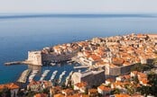 V Chorvátsku ti za porušenie zákazu o plavkách hrozí vysoká pokuta. Môže ti poriadne predražiť dovolenku