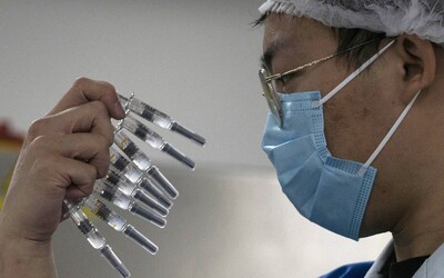 V Číne sa nezaočkovaní ľudia nebudú môcť dostať do nemocnice ani využívať verejnú dopravu