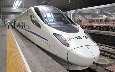 V Číne začal jazdiť najrýchlejší autonómny vlak na svete. Jeho maximálka je 350 km/h