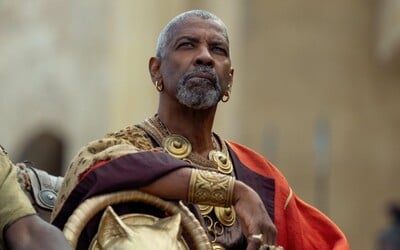 V Gladiatorovi 2 sa Denzel Washington bozkával s mužom. Scénu však vystrihli, tvorcovia na ňu vraj neboli pripravení