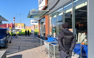 V Hradci Králové došlo k útoku nožem. Dva lidé zemřeli, pachatelem má být 16letý mladík