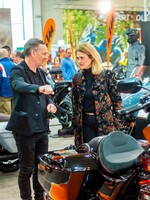 V Inchebe štartuje obľúbená výstava motocyklov. Nájdeš tu aj ikonický Pionier, na ktorom mladý Slovák Ján Drinka precestoval svet