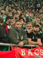 V Maďarsku na seba 15-tisíc fanúšikov kričí a prská, zatiaľ čo Slovensko plošne testuje. Covid-19 zrejme u susedov futbal obchádza