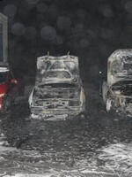 V Michalovciach počas víkendu horeli autá. Polícia pátra po polnočnom fantómovi, ktorý ich mal podpáliť