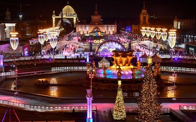 V Moskvě otevřeli největší kluziště v Evropě, vypadá jako z pohádky