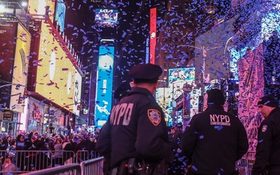 V New Yorku došlo poblíž nočního klubu ke střelbě. Vyžádala si minimálně 10 zraněných