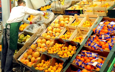 V Polsku se do obchodů dostalo nebezpečně kontaminované ovoce. Prodává se i v řetězcích, kde nakupují Češi a Češky