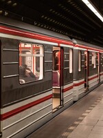 V Praze došlo k masivnímu výpadku proudu, nejezdí metro ani tramvaje