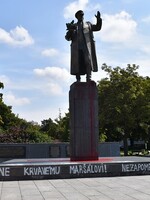 V Praze někdo opět polil rudou barvou sochu sovětského maršála. „Zůstane pomalovaná,“ vzkazuje městská část