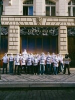 V Praze proběhl protest proti high fashion. Ptali jsme se účastníků, co je motivovalo