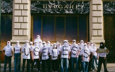 V Praze proběhl protest proti high fashion. Ptali jsme se účastníků, co je motivovalo