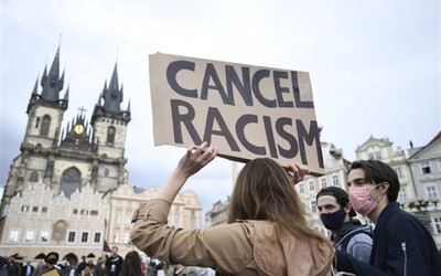 V Prahe ľudia protestovali za Georgea Floyda. Česi odsúdili rasizmus a policajnú brutalitu