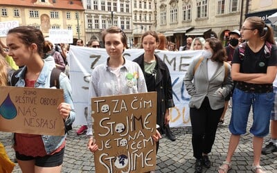 V Praze probíhá demonstrace. Lidé chtějí zdravou krajinu a aby vláda bojovala proti suchu