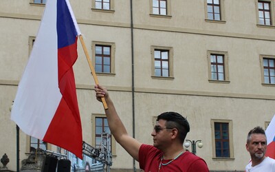 V Praze se koná demonstrace Česko proti bídě. Protestující pohrozili blokádou vládních budov
