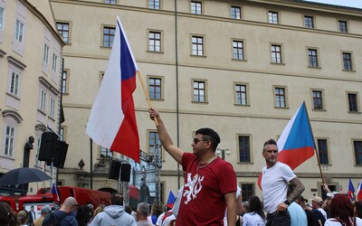 V Praze se koná demonstrace Česko proti bídě. Protestující pohrozili blokádou vládních budov