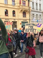 V Praze stávkují tisíce středoškoláků. Upozorňují na klimatické problémy