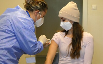 V Rakúsku oddnes platí zákon o povinnom očkovaní proti koronavírusu. Bez vakcíny hrozí pokuta až 3 600 eur
