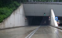 V Rakúsku uzatvorili dôležitý tunel, ktorý prepája európsku diaľničnú sieť. Vodičov čaká zdržanie