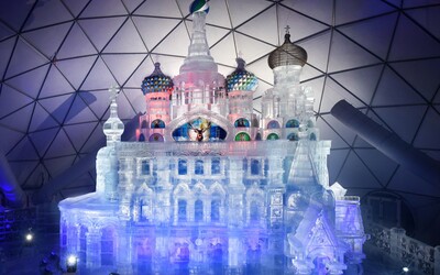 V Tatrách vytvorili veľkolepú ľadovú repliku chrámu v Petrohrade. 12-metrová stavba pozostáva z 225 ton ľadu