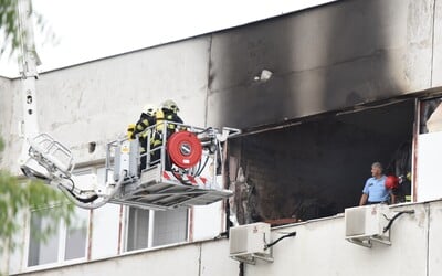 V Trnave horí stredná škola. Na mieste zasahujú desiatky hasičov