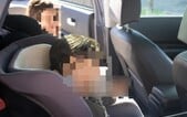 V USA zemřelo dítě v rozpáleném autě. Matka si mezitím nechávala zvětšit rty