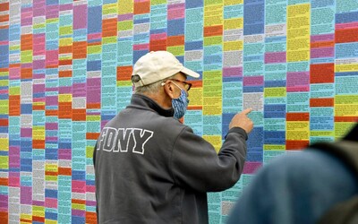 V Brooklynu vznikla stěna lží Donalda Trumpa. Jeho příznivci ji už stihli poškodit