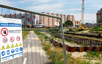 V bratislavskej Petržalke našli telo muža v rozklade. Lekár nevylučuje cudzie zavinenie