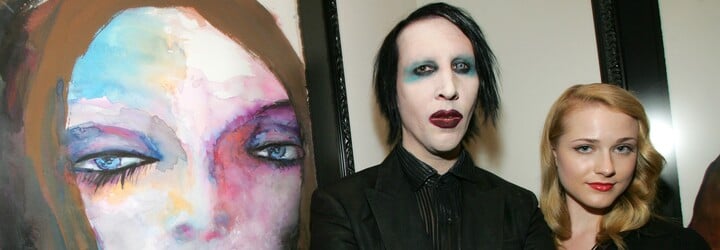 V dome Marilyna Mansona spravila polícia raziu. Spevák je obvinený zo sexuálneho násilia