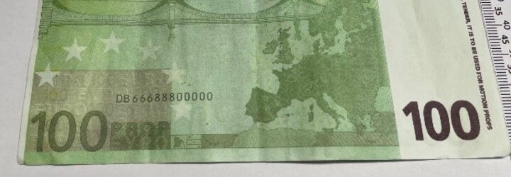 V jižních Čechách někdo platí filmovými penězi. Do oběhu poslal falešná eura