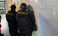 V kancelářské budově v Brně vyhrožoval muž se zbraní, policie ho zajistila