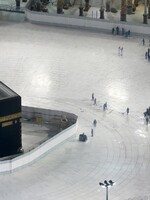 V lete mali Mekku navštíviť 2 milióny moslimov. Saudská Arábia vyzýva veriacich, aby svoju púť odložili