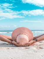 V letních destinacích ti hrozí i vysoké pokuty. Koukni, na co vše je potřeba dávat pozor