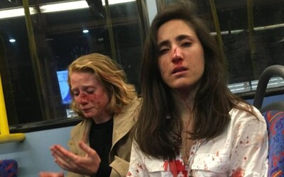 V londýnském autobuse zbili dvě lesbičky, protože se před partou chlapů odmítly líbat
