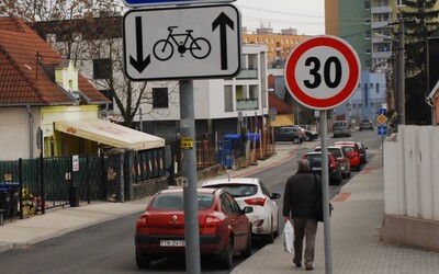 V mestách by mohla platiť maximálna rýchlosť 30 km/h, tvrdí Európska komisia. Chce sa inšpirovať Košicami aj Parížom