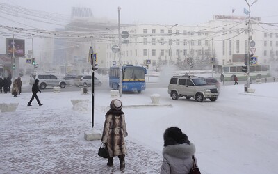 V najchladnejšom meste sveta na Sibíri teplota klesla pod -50 stupňov Celzia. Domáci majú originálny trik, ako bojovať proti zime