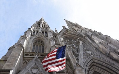 V newyorské katedrále byl zadržen muž s 15 litry benzinu a zapalovači